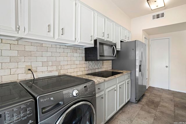 3678 Hidden Dr Apt 2702, San Antonio, TX 78217