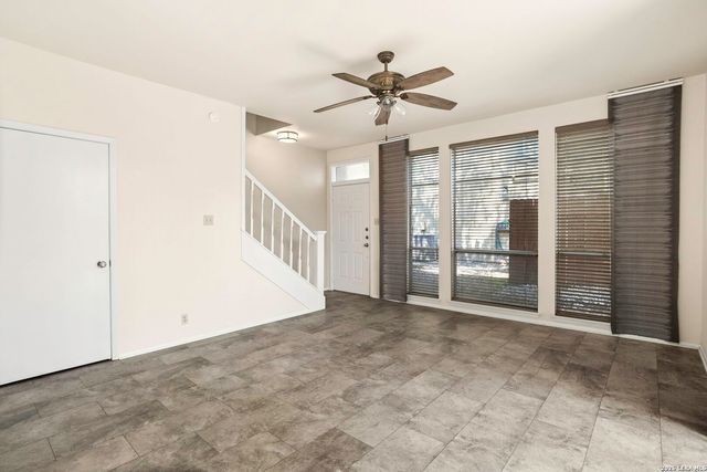 3678 Hidden Dr Apt 2702, San Antonio, TX 78217