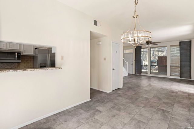 3678 Hidden Dr Apt 2702, San Antonio, TX 78217