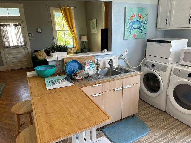 717 Church Street, Galveston, TX 77550