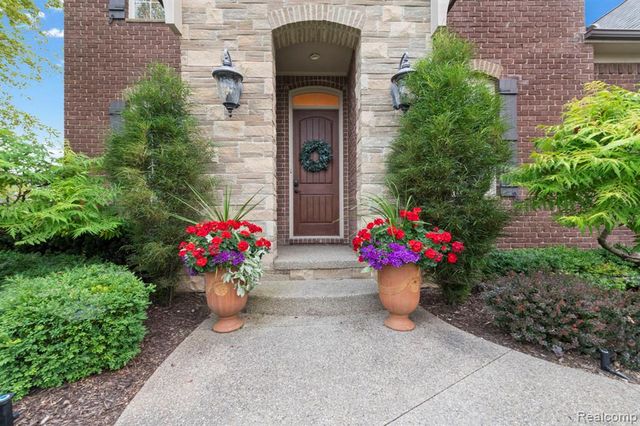 56555 Hartley Drive, Shelby Twp, MI 48316