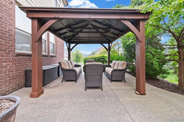 56555 Hartley Drive, Shelby Twp, MI 48316