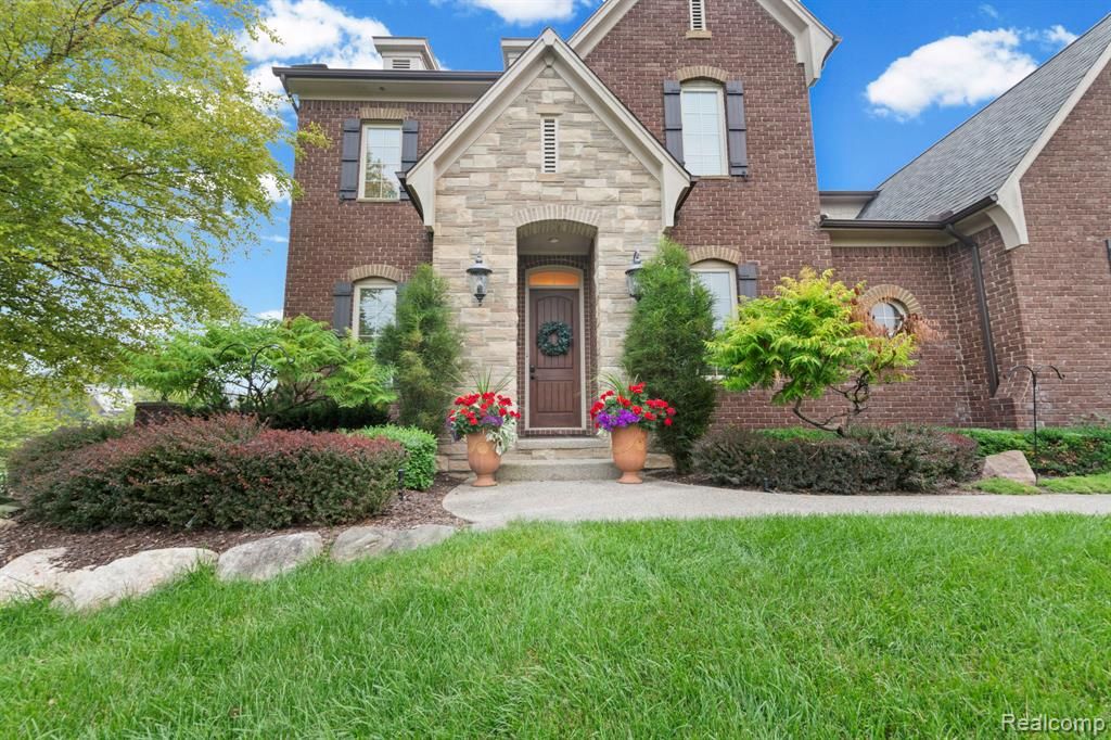 56555 Hartley Drive, Shelby Twp, MI 48316