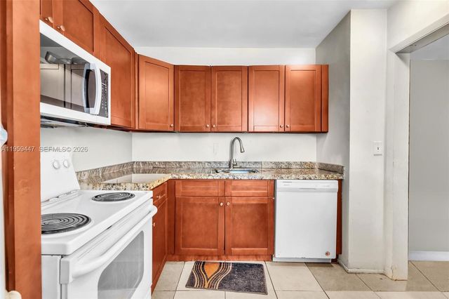 1300 NW 43rd Ter 201, Lauderhill, FL 33313