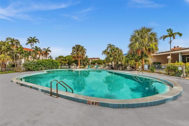 1300 NW 43rd Ter 201, Lauderhill, FL 33313