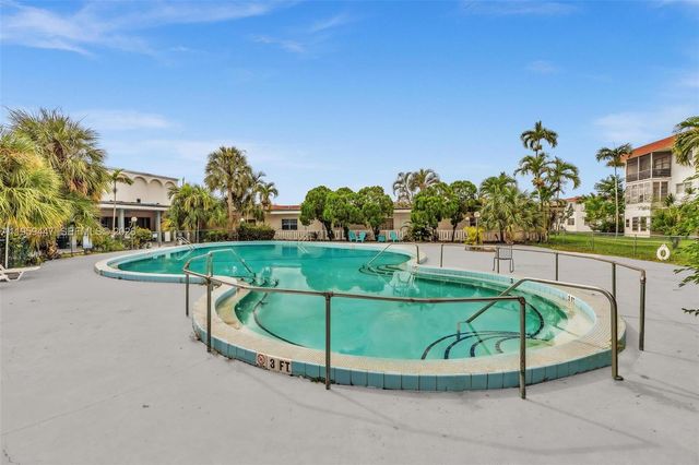 1300 NW 43rd Ter 201, Lauderhill, FL 33313