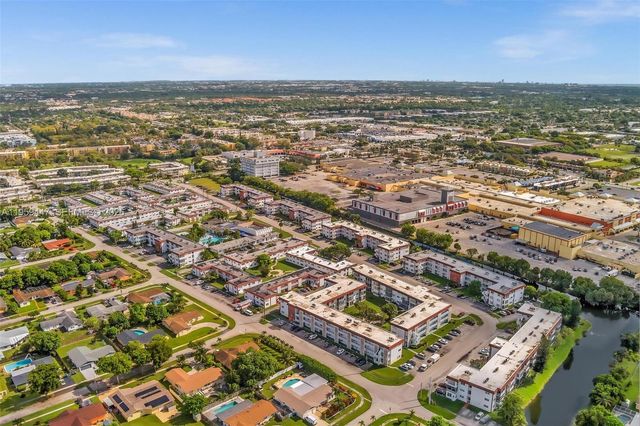 1300 NW 43rd Ter 201, Lauderhill, FL 33313