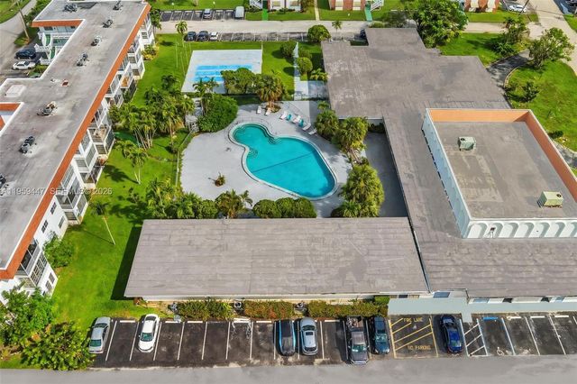 1300 NW 43rd Ter 201, Lauderhill, FL 33313