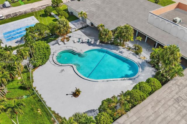 1300 NW 43rd Ter 201, Lauderhill, FL 33313