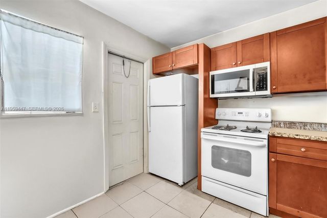 1300 NW 43rd Ter 201, Lauderhill, FL 33313
