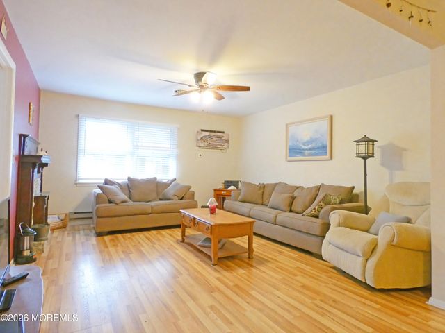38 Cranberry Road, Manahawkin, NJ 08050