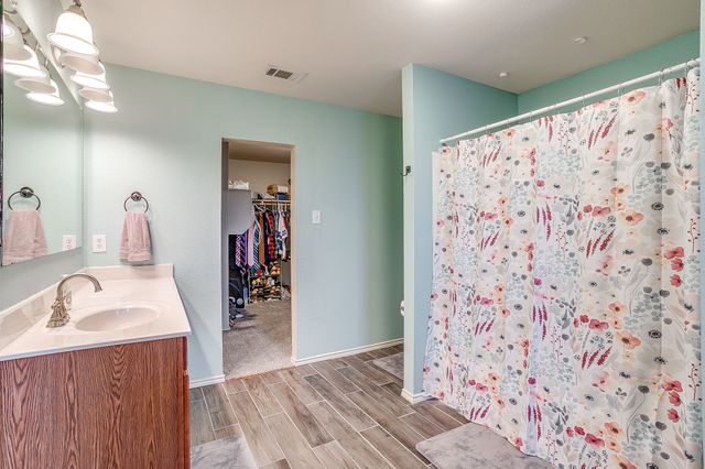3028 Wakecrest Drive, Fort Worth, TX 76108