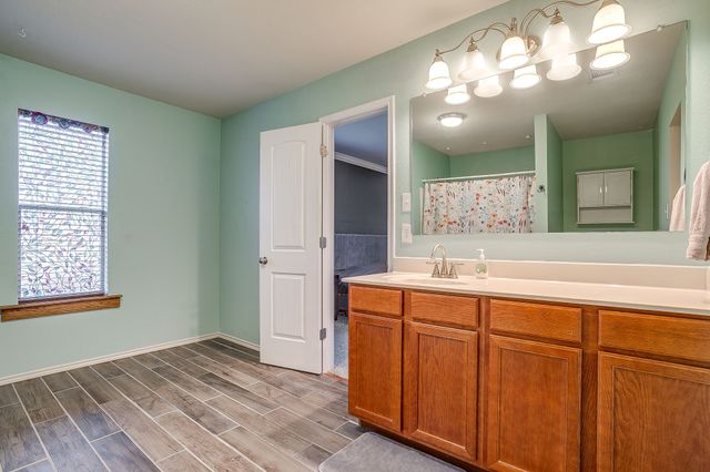3028 Wakecrest Drive, Fort Worth, TX 76108