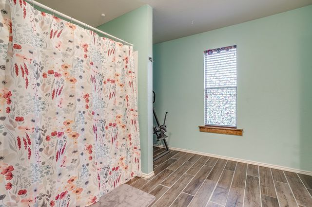 3028 Wakecrest Drive, Fort Worth, TX 76108