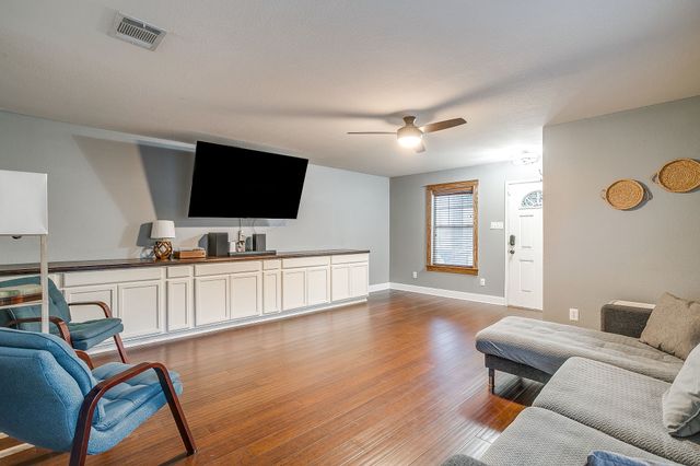 3028 Wakecrest Drive, Fort Worth, TX 76108