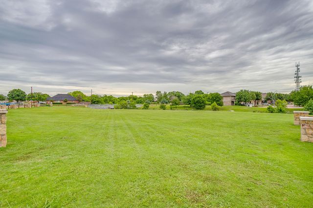 3028 Wakecrest Drive, Fort Worth, TX 76108