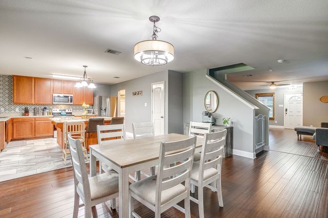 3028 Wakecrest Drive, Fort Worth, TX 76108