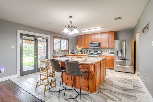 3028 Wakecrest Drive, Fort Worth, TX 76108