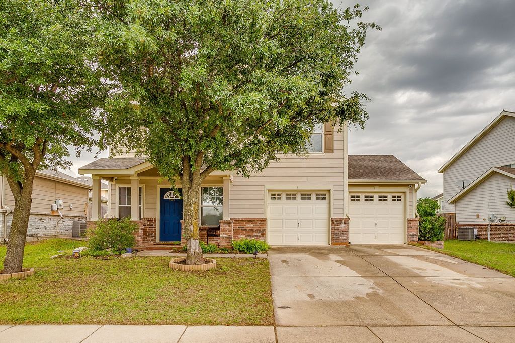 3028 Wakecrest Drive, Fort Worth, TX 76108