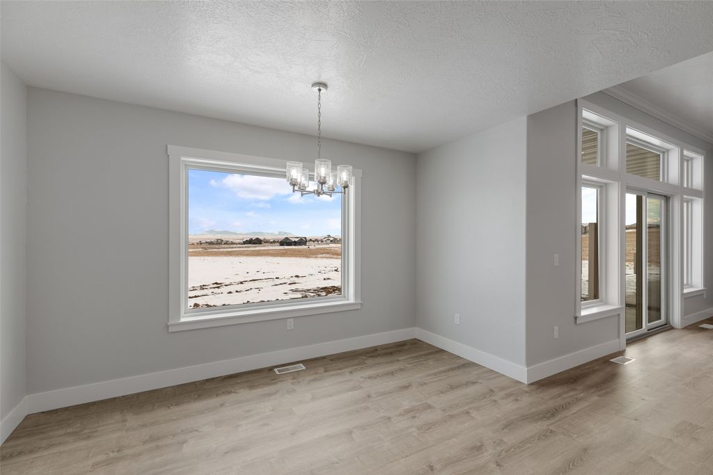 Image 11 of property listing at 35 Copper Creek Lane, Great Falls, MT 59405