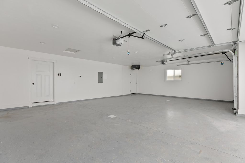 Image 20 of property listing at 35 Copper Creek Lane, Great Falls, MT 59405