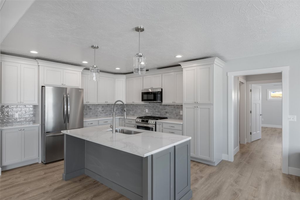 Image 4 of property listing at 35 Copper Creek Lane, Great Falls, MT 59405