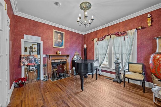 501 W 2nd Avenue, Lexington, NC 27292