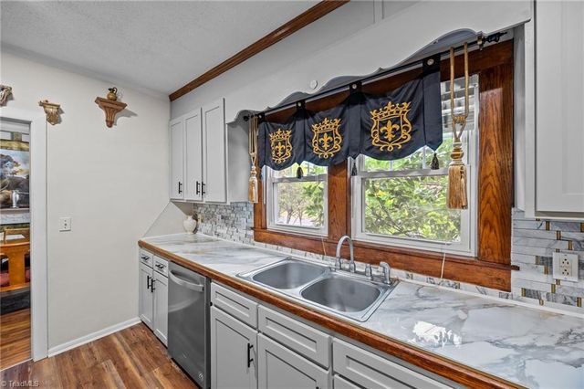 501 W 2nd Avenue, Lexington, NC 27292