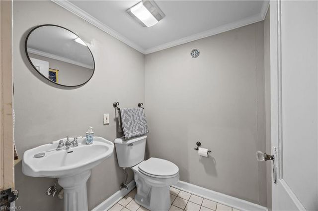 501 W 2nd Avenue, Lexington, NC 27292