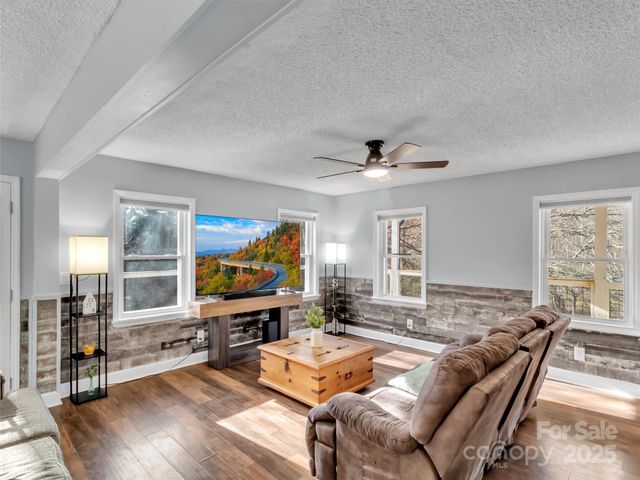 165 Foggy Cove Road, Waynesville, NC 28785