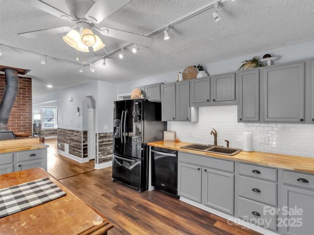 165 Foggy Cove Road, Waynesville, NC 28785