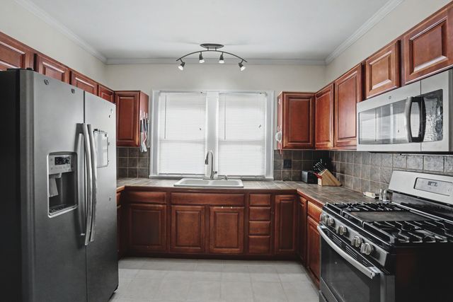 259 16th Place, Clinton, IA 52732