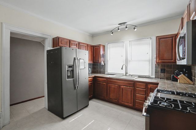 259 16th Place, Clinton, IA 52732