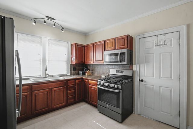 259 16th Place, Clinton, IA 52732