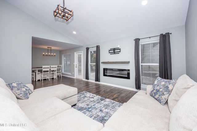 2501 SW Shelby Lane, Ocean Springs, MS 39564