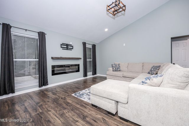 2501 SW Shelby Lane, Ocean Springs, MS 39564