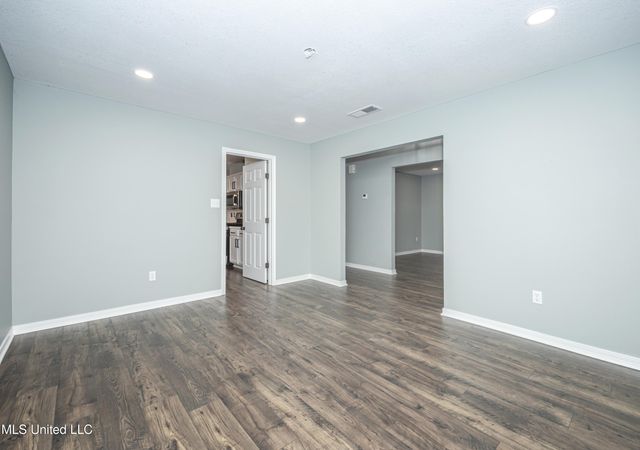 2501 SW Shelby Lane, Ocean Springs, MS 39564