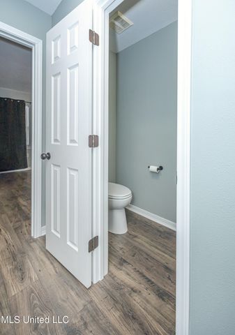 2501 SW Shelby Lane, Ocean Springs, MS 39564