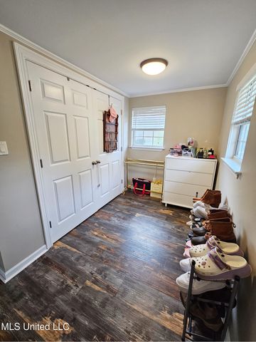 906 W Lakeshore Drive, Carriere, MS 39426