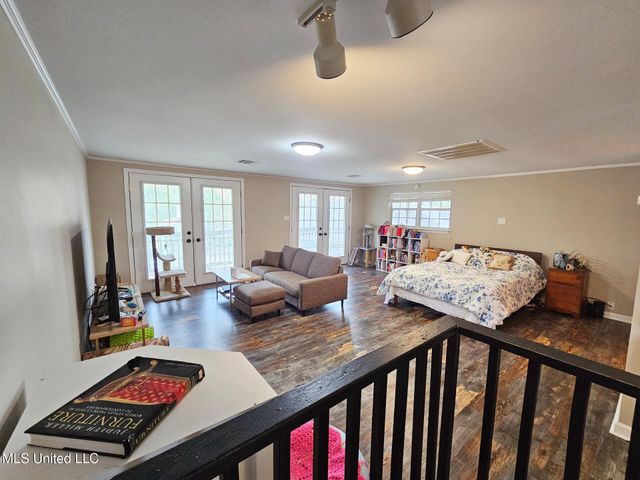 906 W Lakeshore Drive, Carriere, MS 39426