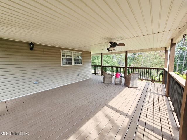 906 W Lakeshore Drive, Carriere, MS 39426