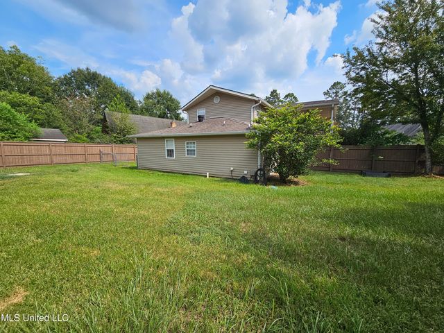 906 W Lakeshore Drive, Carriere, MS 39426