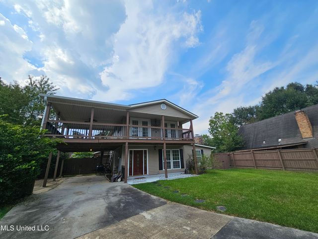 906 W Lakeshore Drive, Carriere, MS 39426