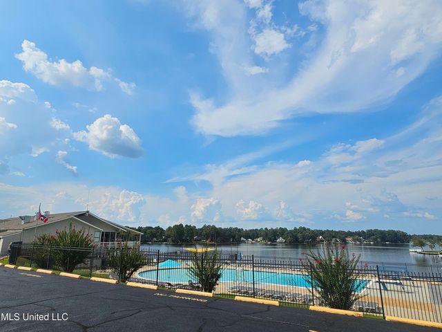 906 W Lakeshore Drive, Carriere, MS 39426