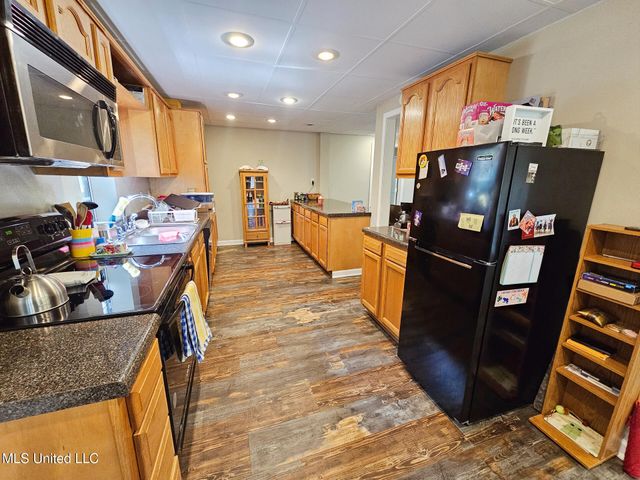 906 W Lakeshore Drive, Carriere, MS 39426