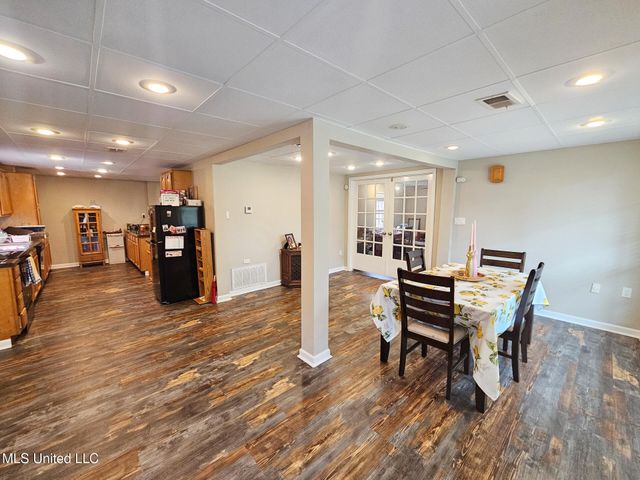 906 W Lakeshore Drive, Carriere, MS 39426