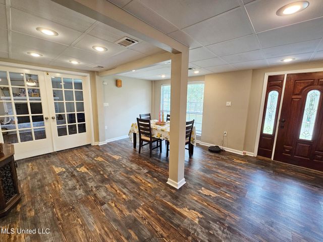 906 W Lakeshore Drive, Carriere, MS 39426