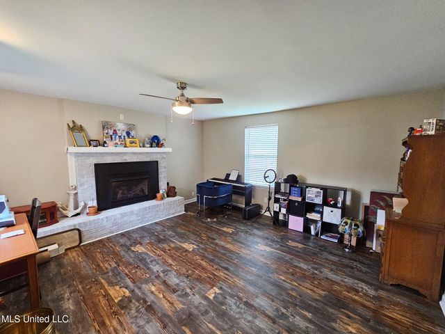 906 W Lakeshore Drive, Carriere, MS 39426