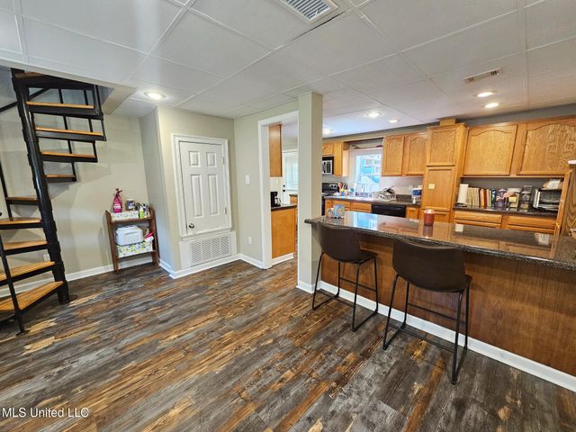 906 W Lakeshore Drive, Carriere, MS 39426