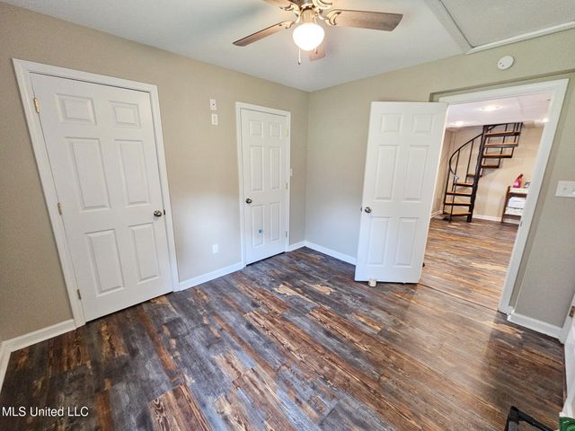 906 W Lakeshore Drive, Carriere, MS 39426